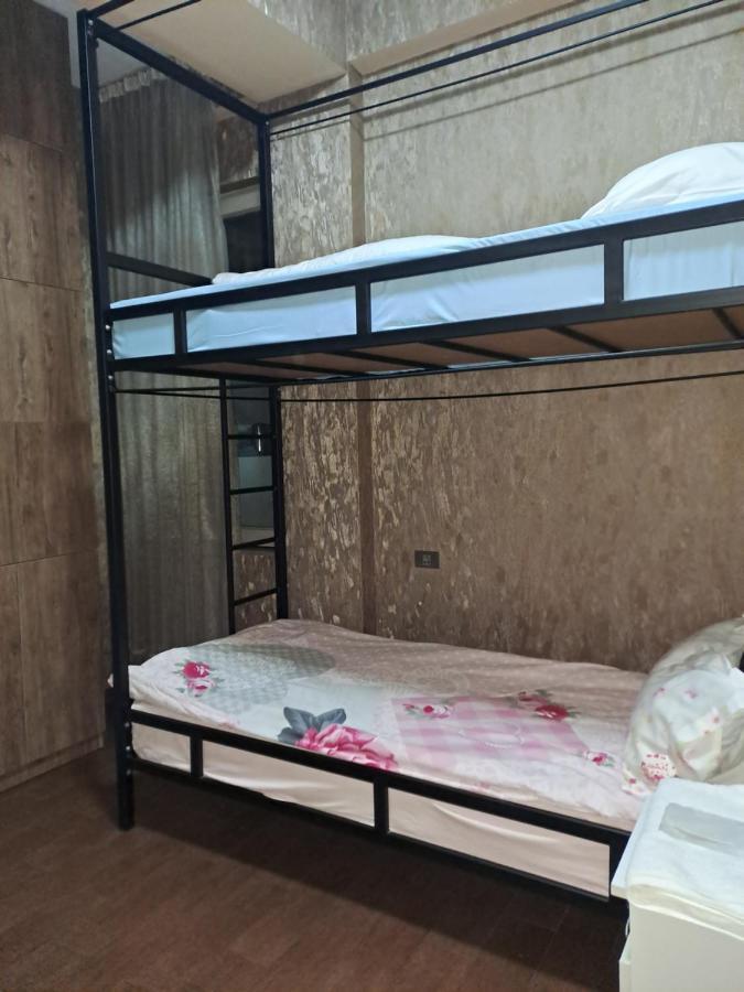 Hotel 6 Old Тбилиси Стая снимка
